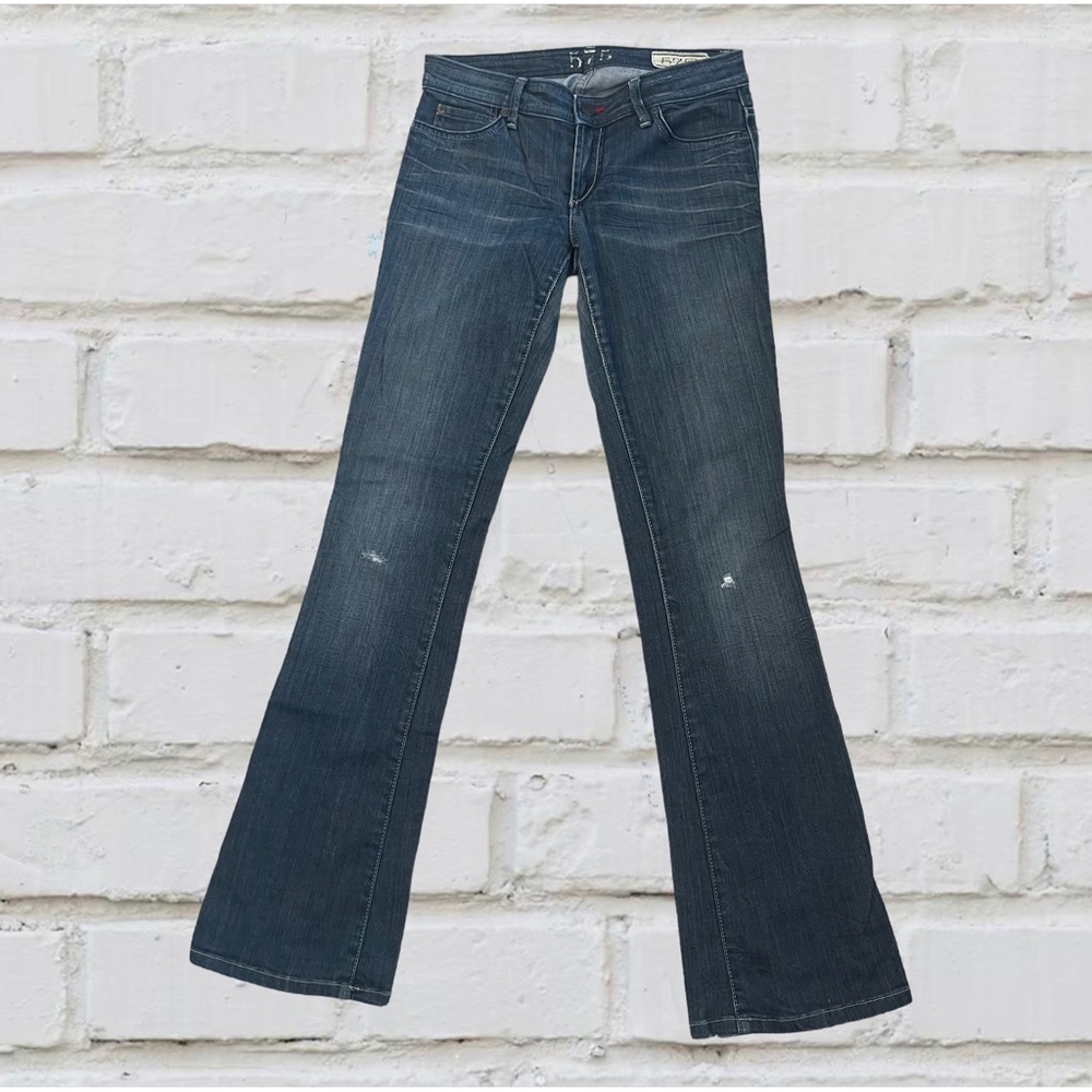 575 Women Lightly Distressed Denim Jeans Size 28
